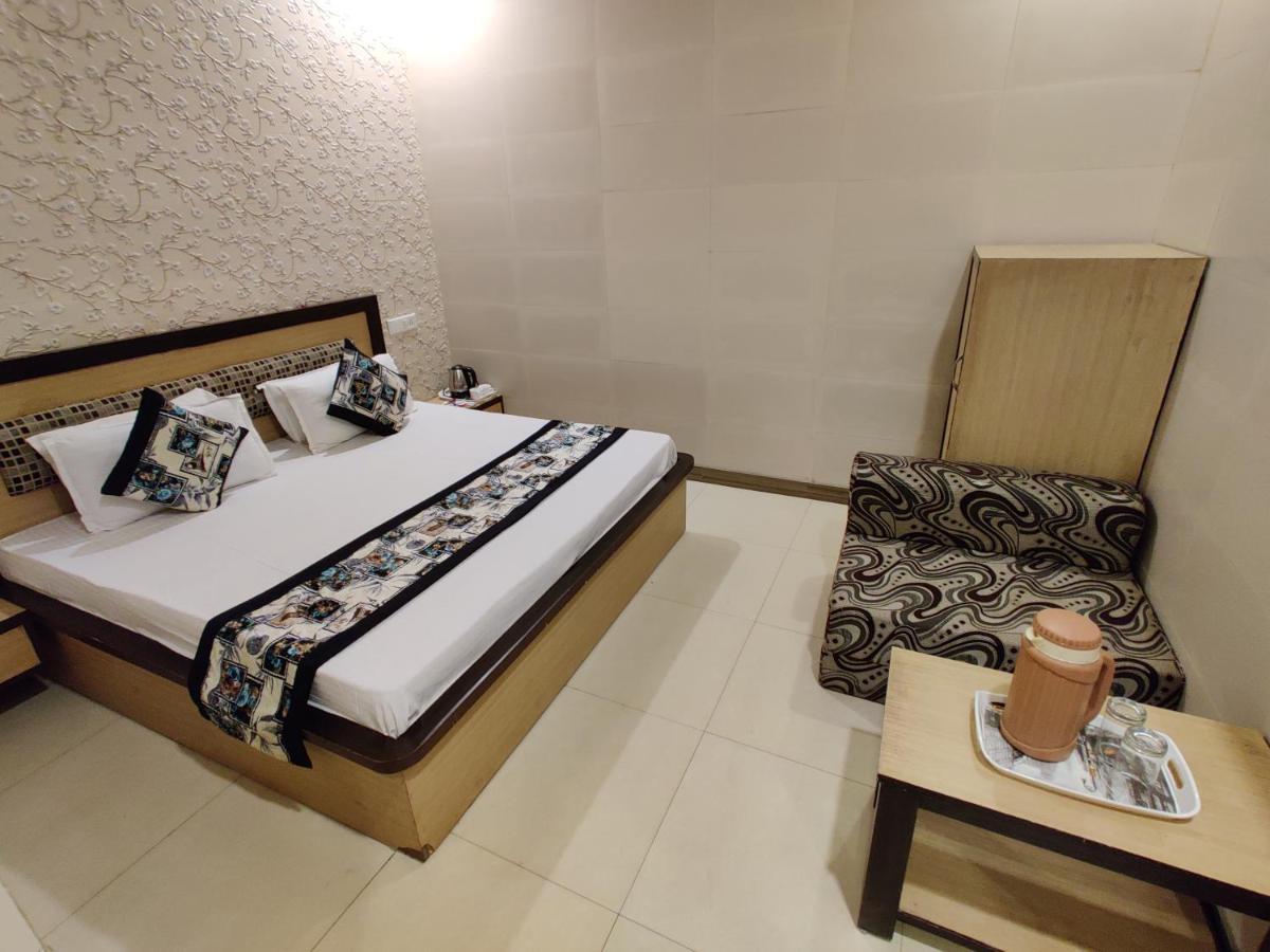 Vrinda Apartments อัมริตสา ภายนอก รูปภาพ